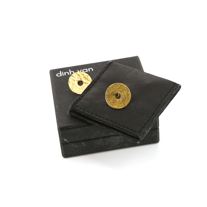 Dinh Van Pi Chinois small model earrings in 22 carats yellow gold - Detail D2