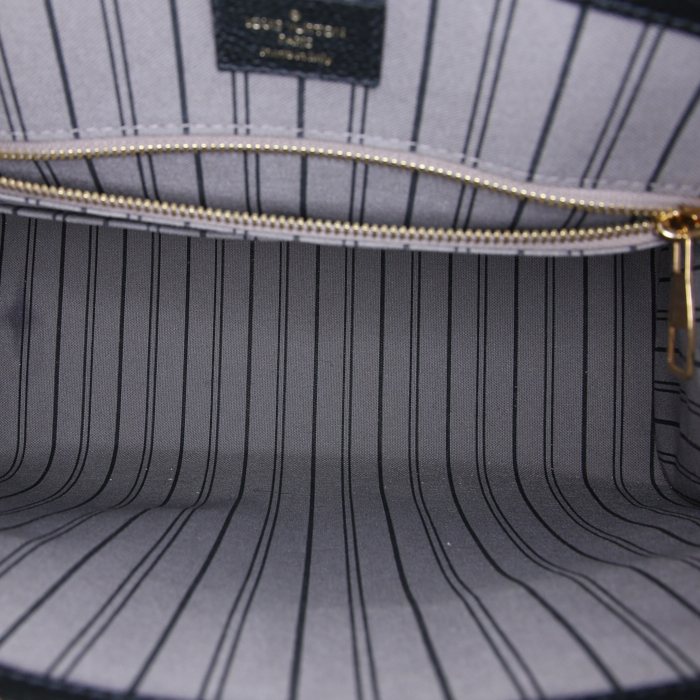 Sac à main Louis Vuitton City Steamer en cuir monogram empreinte noir - Detail D3