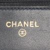 Sac bandoulière Chanel Wallet on Chain en cuir verni matelassé bleu - Detail D3 thumbnail