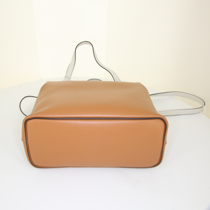 Celine handbag in brown leather and white leather - Detail D5