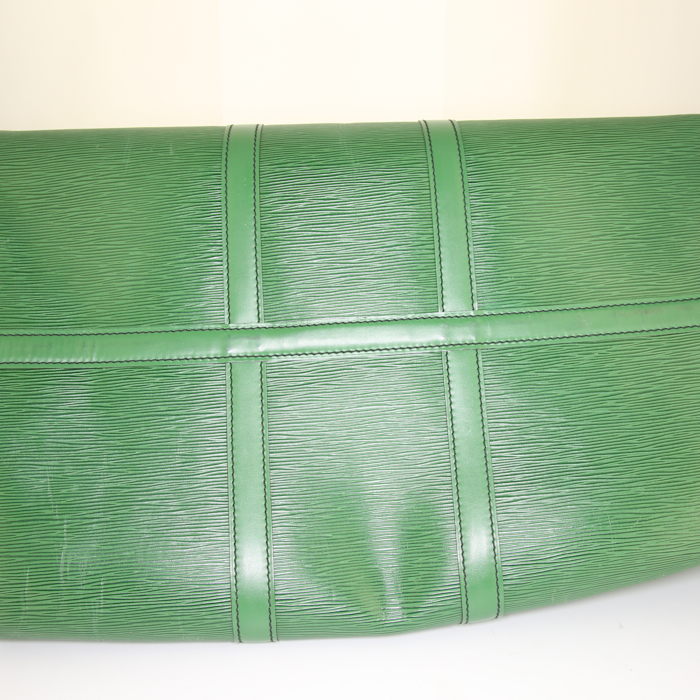 Sac de voyage Louis Vuitton Keepall 55 cm en cuir épi vert - Detail D4