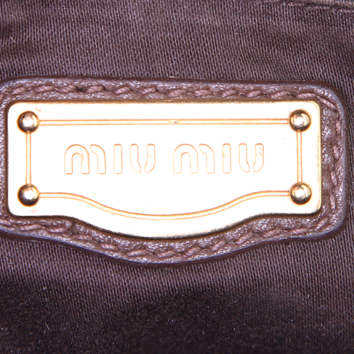 Sac bandoulière Miu Miu Matelassé en velours marron et cuir marron - Detail D4