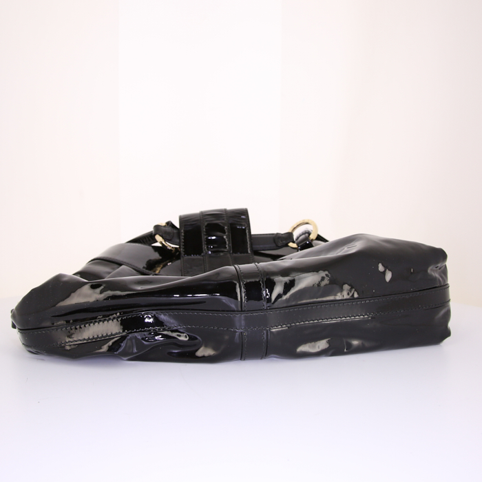 Bulgari Chandra bag worn on the shoulder or carried in the hand in black patent leather - Detail D4