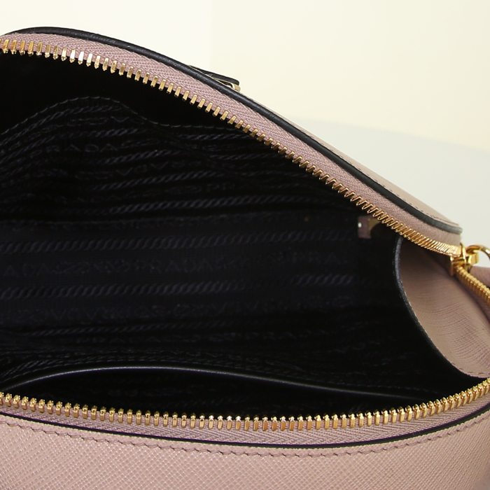 Prada Odette shoulder bag in beige leather saffiano - Detail D3