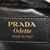 Sac bandoulière Prada Odette en cuir saffiano beige - Detail D4 thumbnail