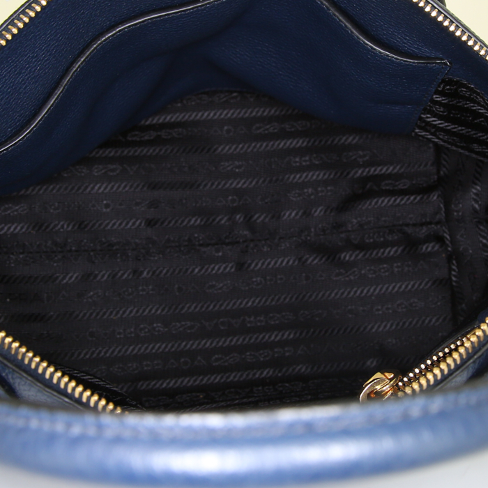 Bolso bandolera Prada en cuero granulado azul - Detail D3