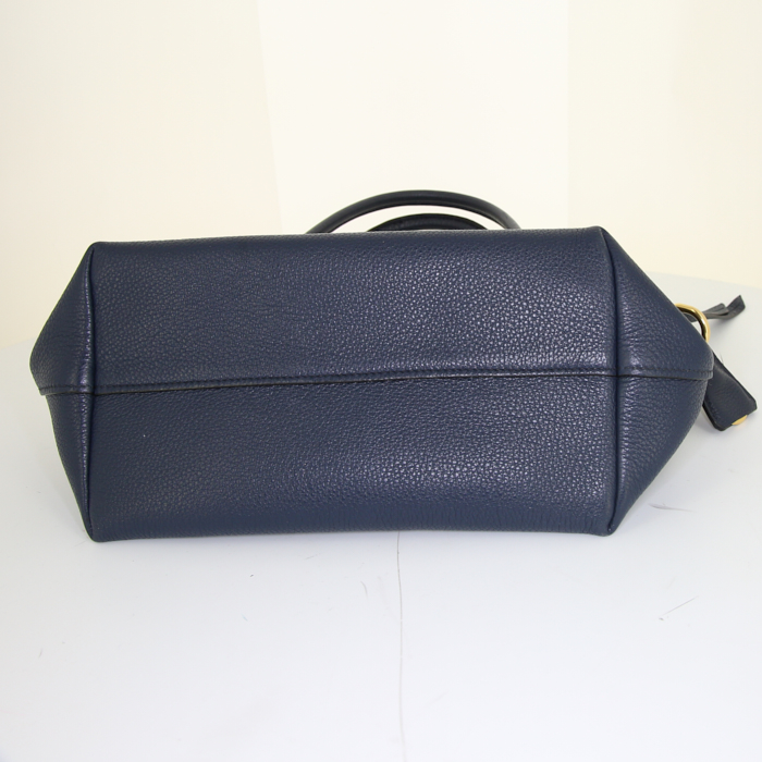 Prada shoulder bag in blue grained leather - Detail D5
