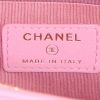 Chanel pouch in pink leather - Detail D3 thumbnail