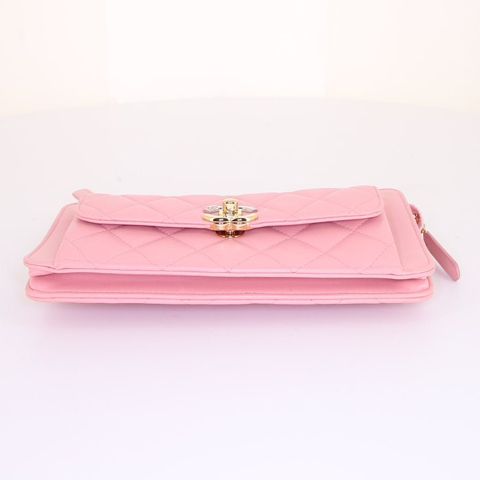 Pochette Chanel en cuir rose - Detail D4