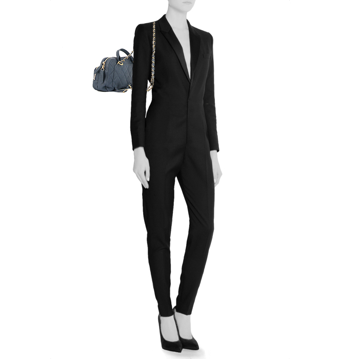 Sac à dos Chanel en cuir grainé bleu - Detail D1