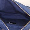 Mochila Chanel en cuero granulado azul - Detail D2 thumbnail