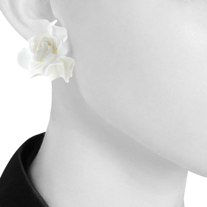 Paire de clips d'oreilles JAR Gardenia en résine blanche et or jaune