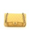 Bolso de mano Chanel Timeless Classic en cuero acolchado amarillo - 360 thumbnail