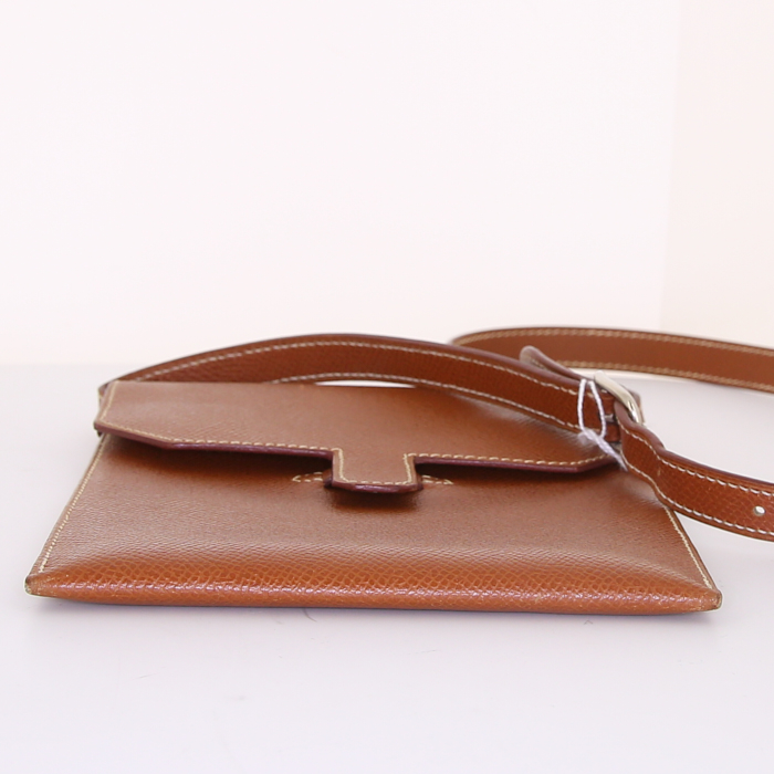 Sac bandoulière Hermès Amelie en cuir epsom gold - Detail D4