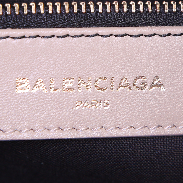 Balenciaga Classic City handbag in beige leather - Detail D4