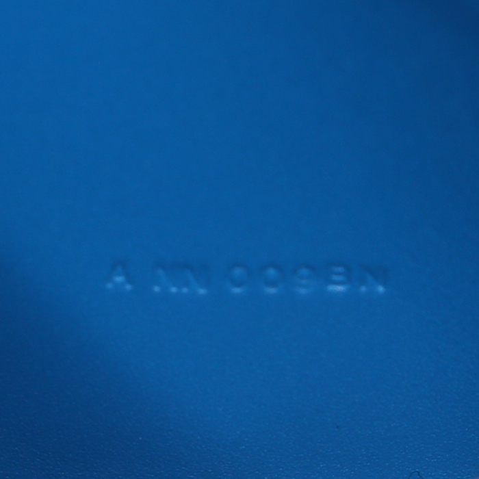 Billetera Hermès Béarn pequeña en cuero Tadelakt azul - Detail D4