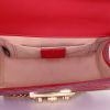Bolso bandolera Gucci Padlock modelo pequeño en cuero Monogram rojo - Detail D3 thumbnail