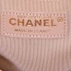 Sac bandoulière Chanel Boy en cuir tressé gold - Detail D4 thumbnail