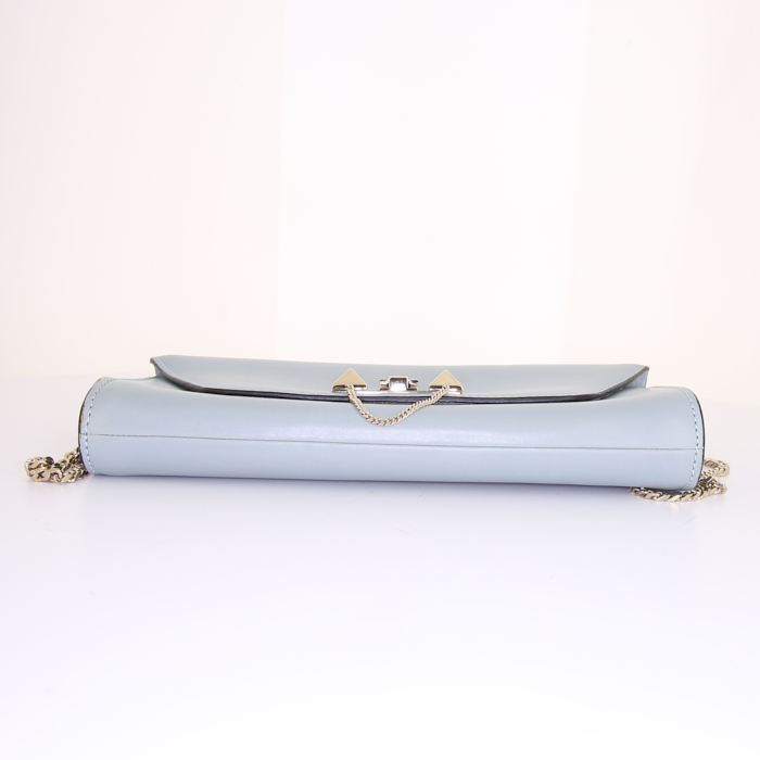 Pochette Valentino Garavani Demi Lune en cuir bleu-ciel - Detail D4