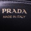 Sac bandoulière Prada Esplanade en cuir saffiano noir - Detail D3 thumbnail