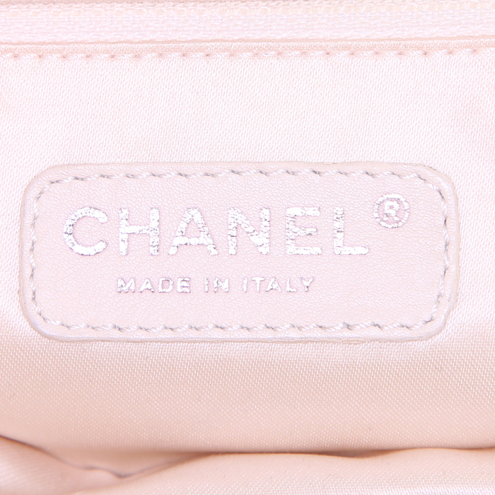 Sac à main Chanel Croisiére en cuir matelassé blanc-cassé et jonc noir - Detail D4