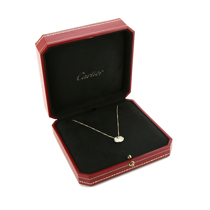 Collier Cartier Amulette en or jaune,  nacre blanche et diamant - Detail D2