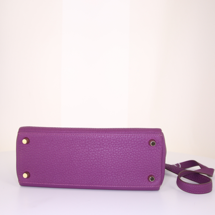 Hermes Kelly 25 cm handbag in purple Anemone togo leather - Detail D4