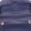 Bolso bandolera Chanel Mademoiselle en cuero acolchado azul marino - Detail D3 thumbnail