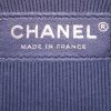 Borsa a tracolla Chanel Mademoiselle in pelle trapuntata blu marino con motivo a spina di pesce - Detail D4 thumbnail