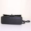 Bolso bandolera Chanel Mini Timeless en cuero acolchado con motivos de espigas negro - Detail D4 thumbnail