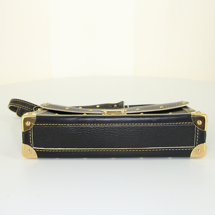 Bolso para llevar al hombro o en la mano Louis Vuitton L'Aimable en cuero suhali negro - Detail D4