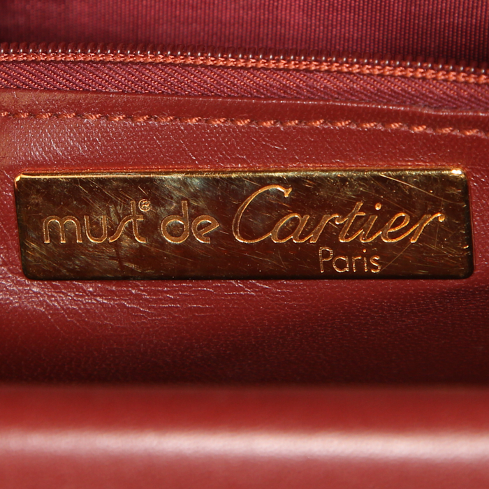 Cartier Vintage shoulder bag in burgundy leather - Detail D3