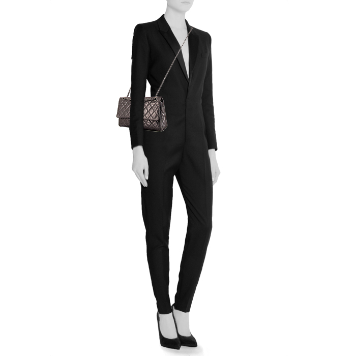 Chanel 2.55 shoulder bag in metallic grey quilted leather - Detail D2