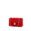 Sac bandoulière Chanel Timeless petit modèle en velours rouge - 00pp thumbnail