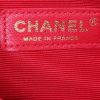 Sac bandoulière Chanel Timeless petit modèle en velours rouge - Detail D3 thumbnail