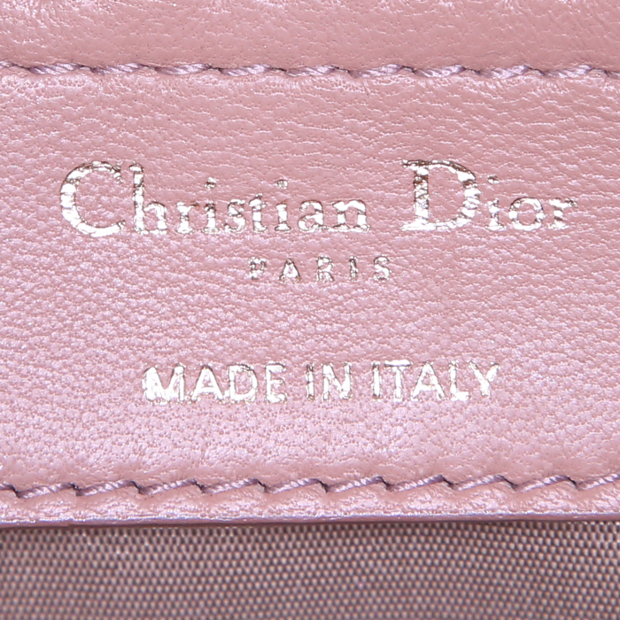 Dior Délices bag worn on the shoulder or carried in the hand in rosy beige quilted leather and beige satin - Detail D3
