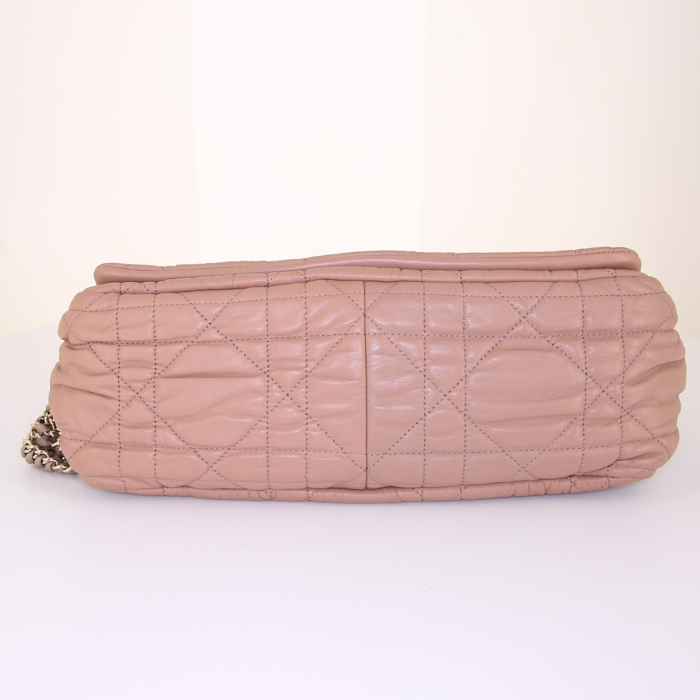 Dior Délices bag worn on the shoulder or carried in the hand in rosy beige quilted leather and beige satin - Detail D4
