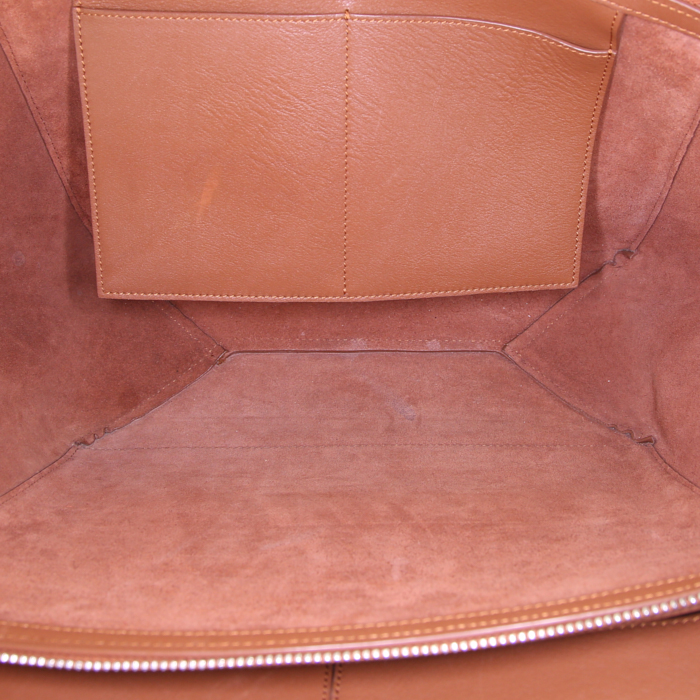 Bolso de mano Celine Tri-Fold en cuero marrón - Detail D2