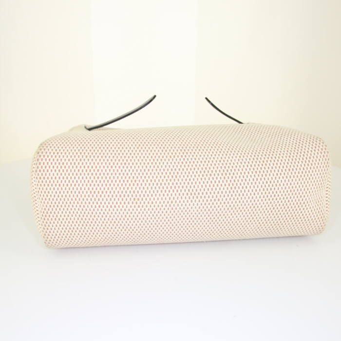 Hermes Herbag handbag in beige canvas and black leather - Detail D4