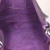 Sac bandoulière Hermès Evelyne III en cuir togo violet - Detail D2 thumbnail