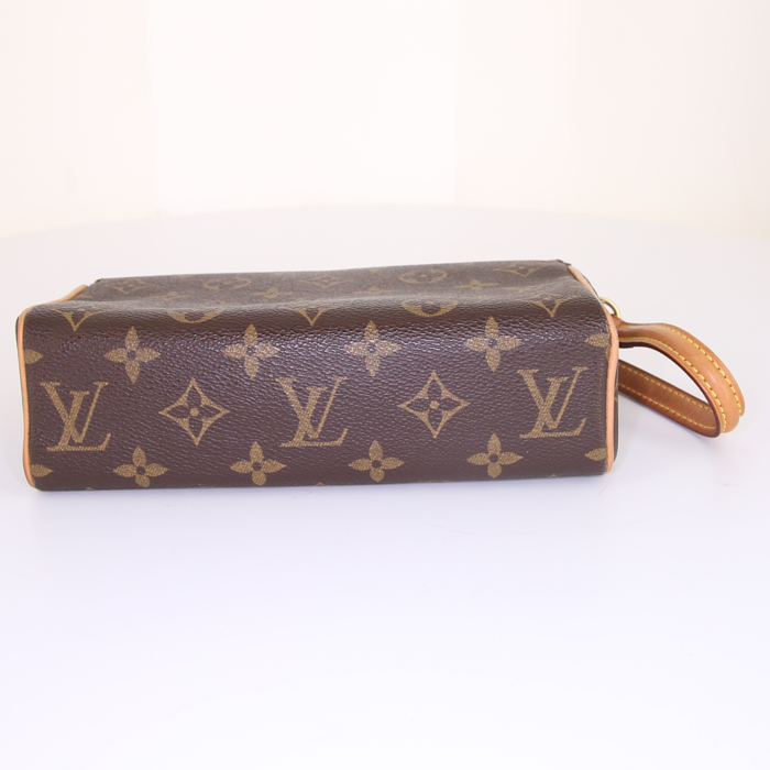 Bolsito de mano Louis Vuitton Recital en lona Monogram marrón y cuero natural - Detail D4