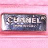 Bolsito de mano Chanel Editions Limitées en piel de pitón rosa - Detail D3 thumbnail