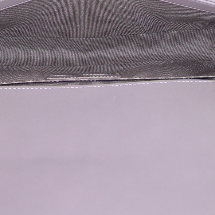 Pochette Chanel Boy in pelle trapuntata grigia - Detail D2