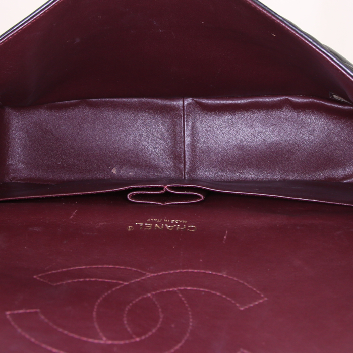 Sac porté épaule Chanel Timeless Maxi Jumbo en cuir matelassé noir - Detail D3