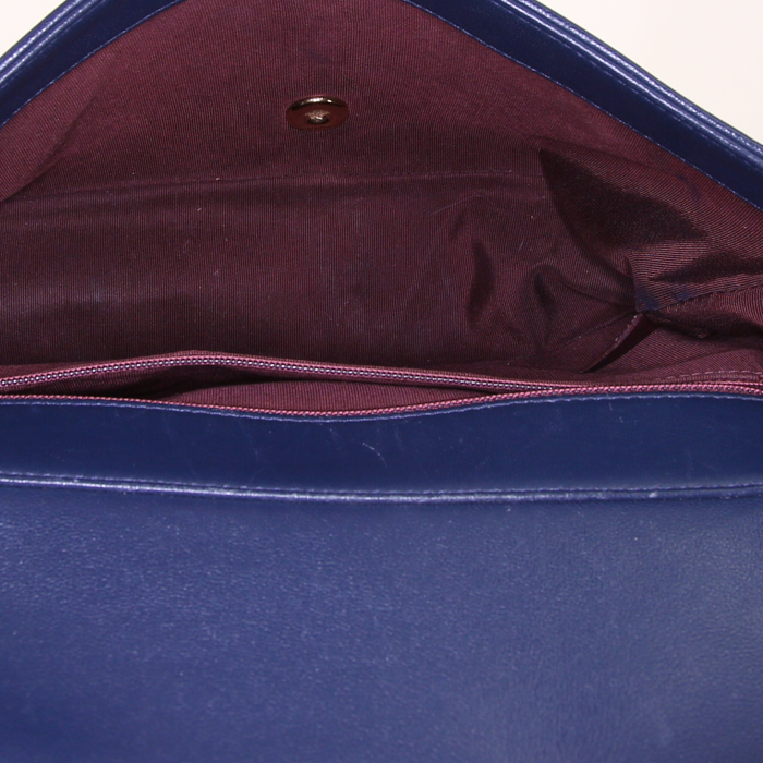Chanel Mademoiselle shoulder bag in navy blue quilted leather - Detail D3