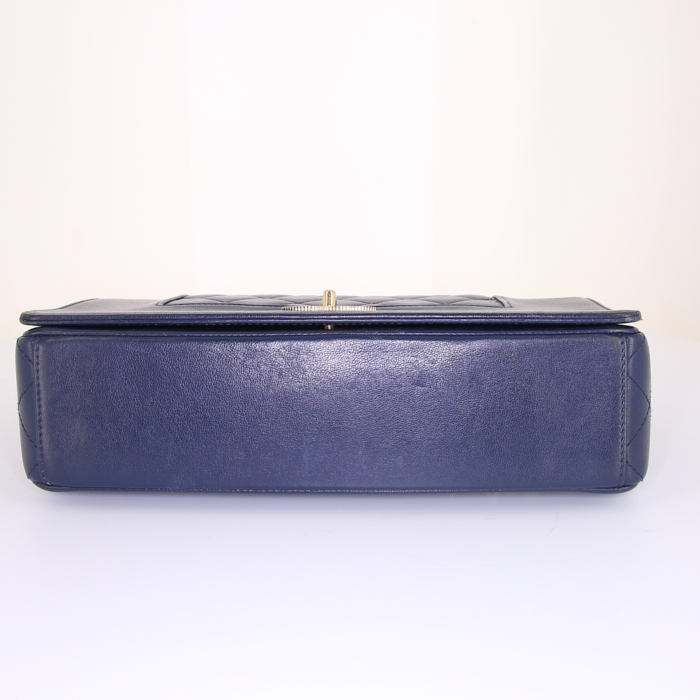 Chanel Mademoiselle shoulder bag in navy blue quilted leather - Detail D5