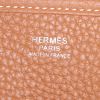 Bolso bandolera Hermès Evelyne III en cuero togo color oro - Detail D3 thumbnail