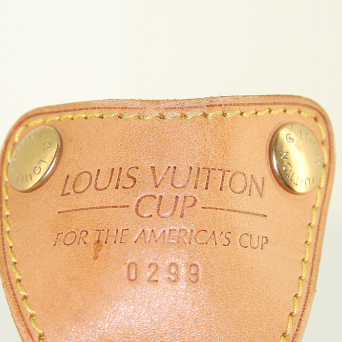 Funda protectora para ropa Louis Vuitton America's Cup en lona revestida roja y cuero natural - Detail D5