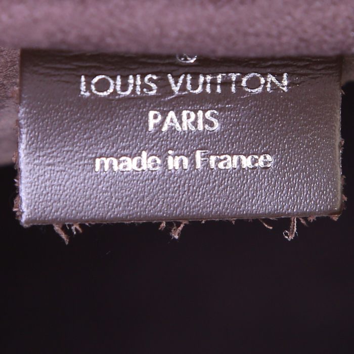 Louis Vuitton Kendall travel bag in brown taiga leather - Detail D4