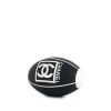Ballon Chanel Editions Limitées en plastique noir et blanc - 00pp thumbnail